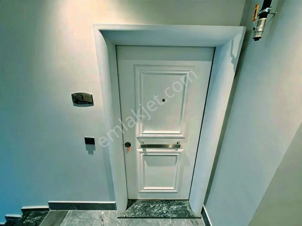 Uytundan Akçay-güre Arasında Havuzlu Ultralüks Sitede 1+1 Daire — fotoğraf 12