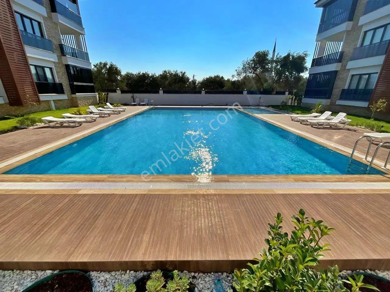 Uytundan Akçay-güre Arasında Havuzlu Ultralüks Sitede 1+1 Daire — fotoğraf 13