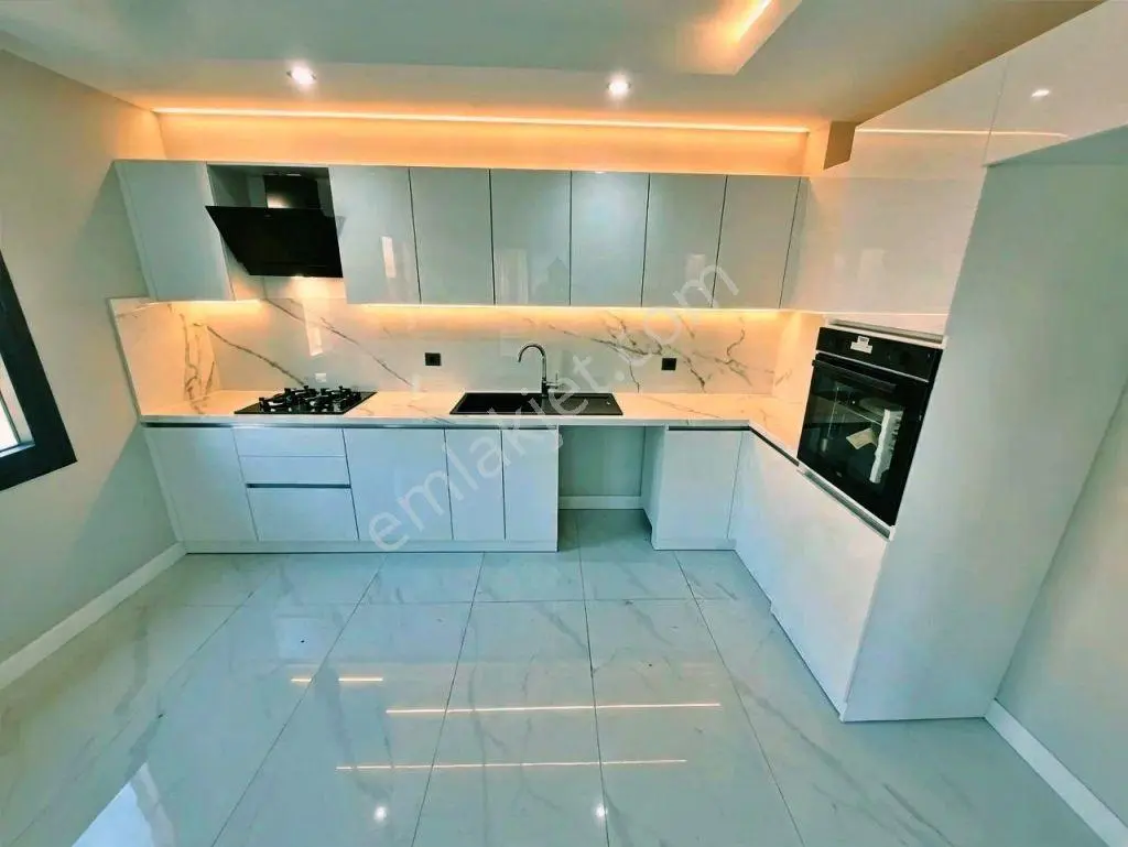 Uytundan Akçay-güre Arasında Havuzlu Ultralüks Sitede 1+1 Daire — fotoğraf 17