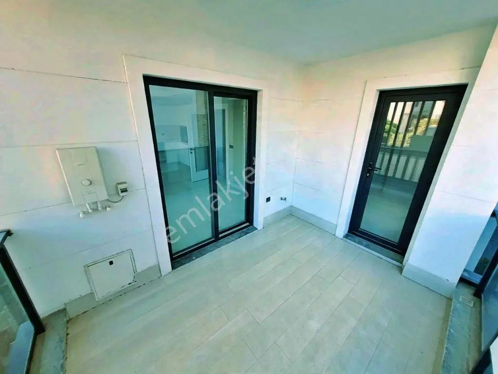 Uytundan Akçay-güre Arasında Havuzlu Ultralüks Sitede 1+1 Daire — fotoğraf 18