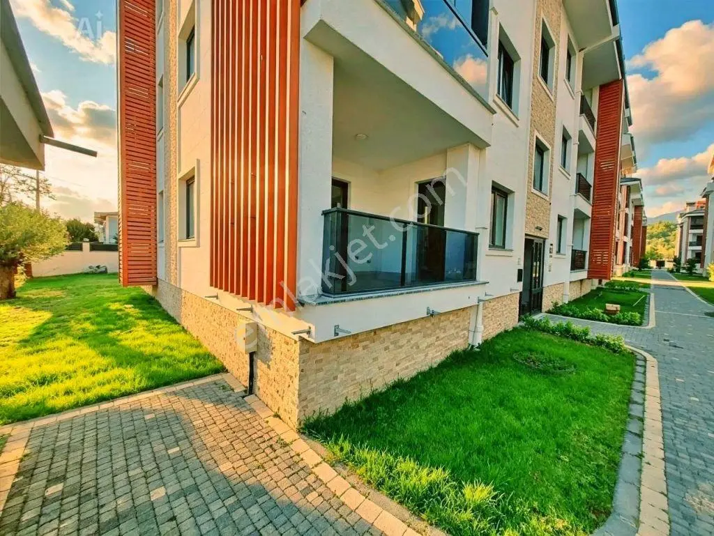 Uytundan Akçay-güre Arasında Havuzlu Ultralüks Sitede 1+1 Daire — fotoğraf 19