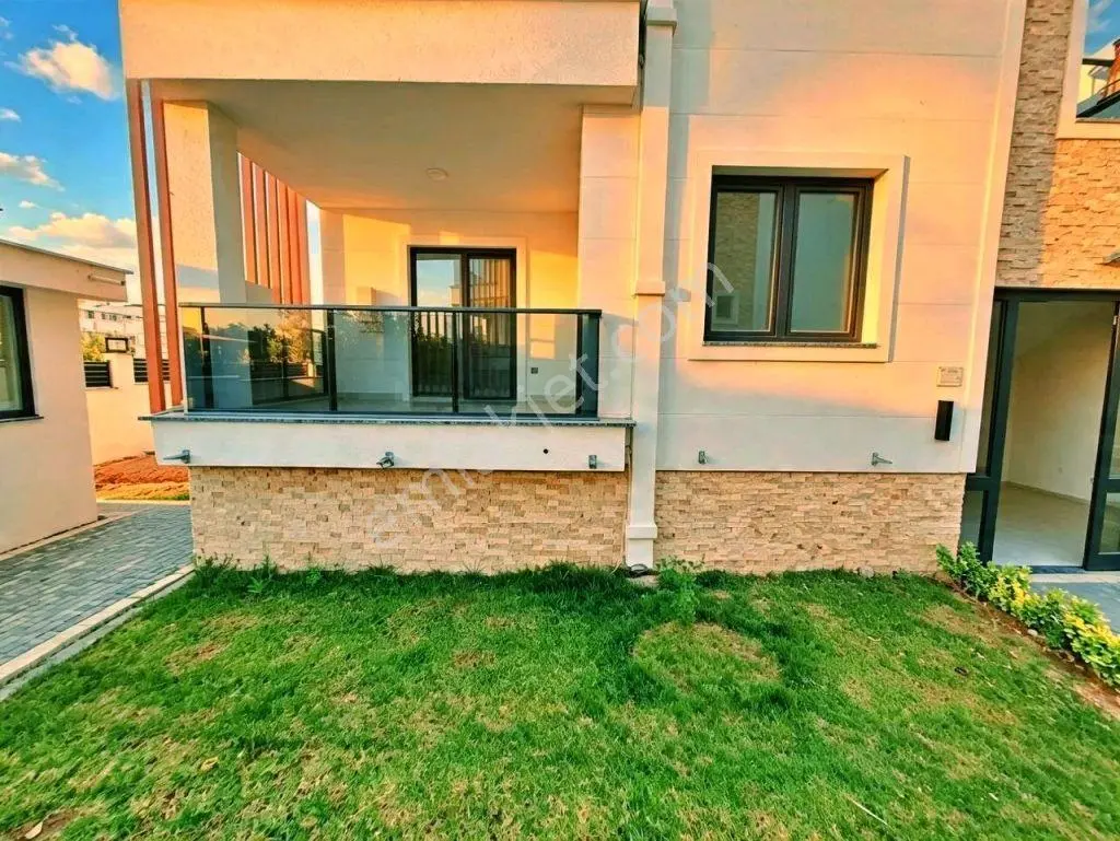 Uytundan Akçay-güre Arasında Havuzlu Ultralüks Sitede 1+1 Daire — fotoğraf 21
