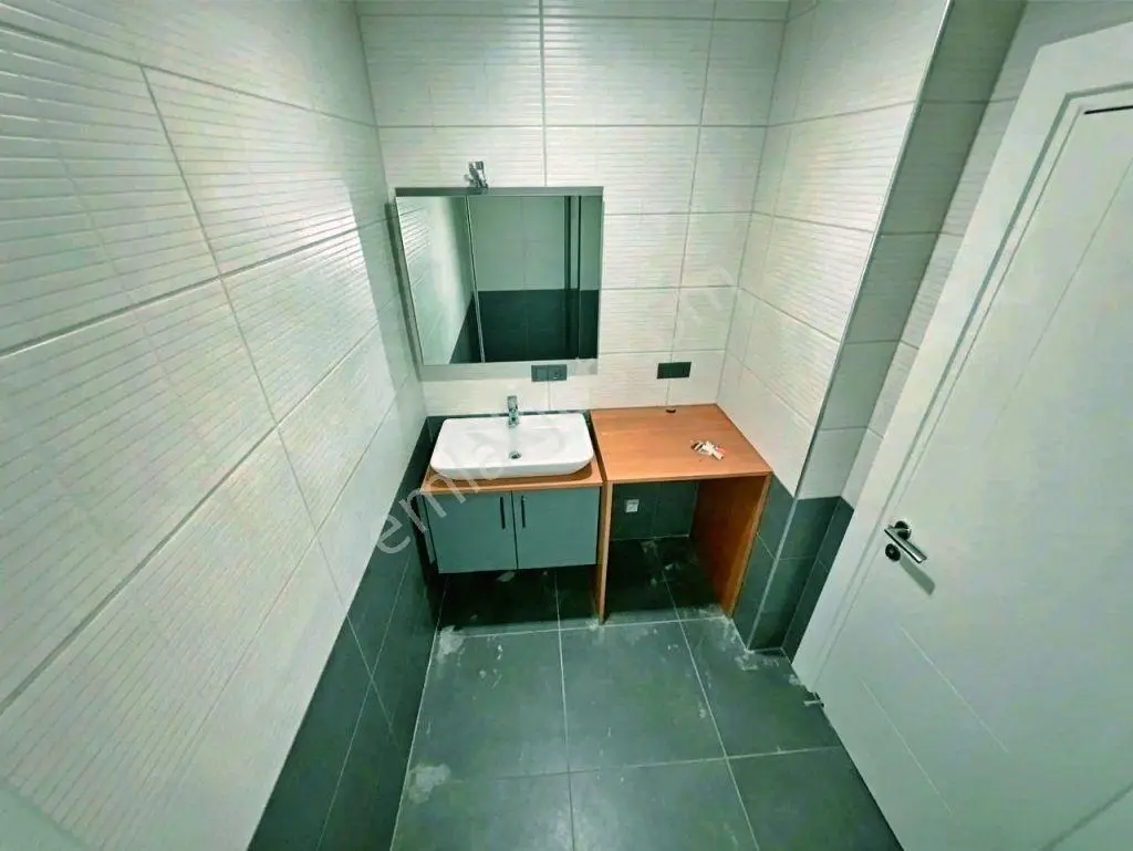 Uytundan Akçay-güre Arasında Havuzlu Ultralüks Sitede 1+1 Daire — fotoğraf 25