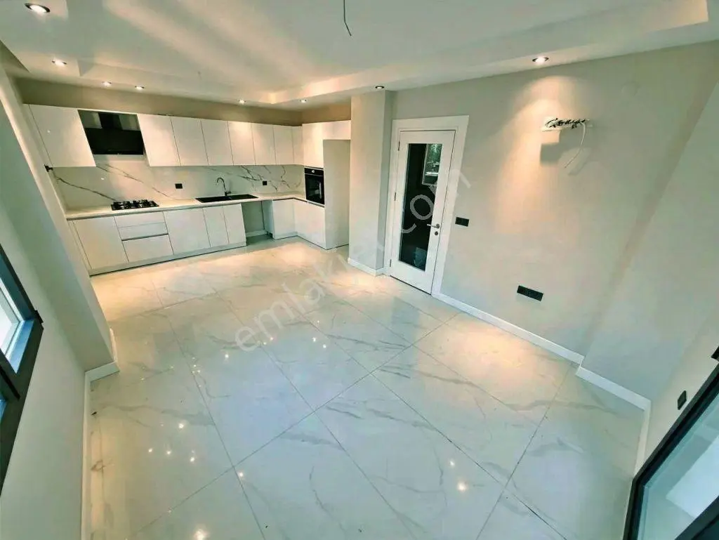 Uytundan Akçay-güre Arasında Havuzlu Ultralüks Sitede 1+1 Daire — fotoğraf 27