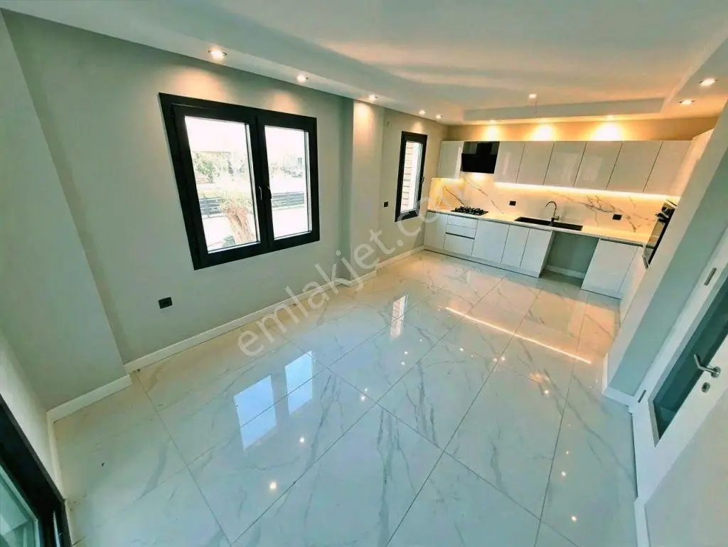 Uytundan Akçay-güre Arasında Havuzlu Ultralüks Sitede 1+1 Daire — fotoğraf 28