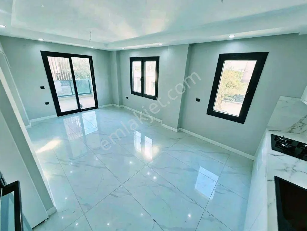 Uytundan Akçay-güre Arasında Havuzlu Ultralüks Sitede 1+1 Daire — fotoğraf 29