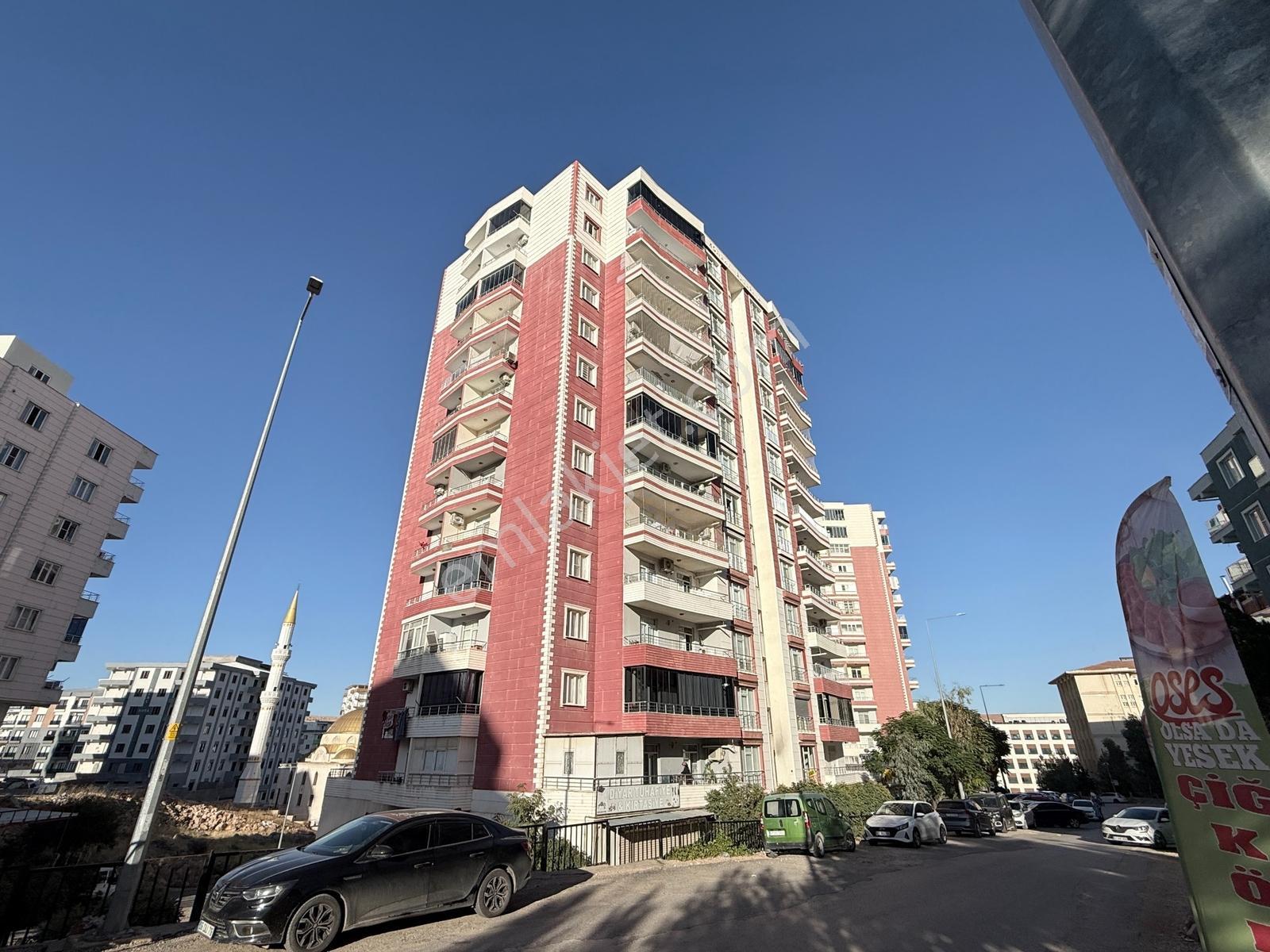 Hastane Yanı Aile Sitesinde Satılık 3+1 Daire İsbay Emlak'Ta