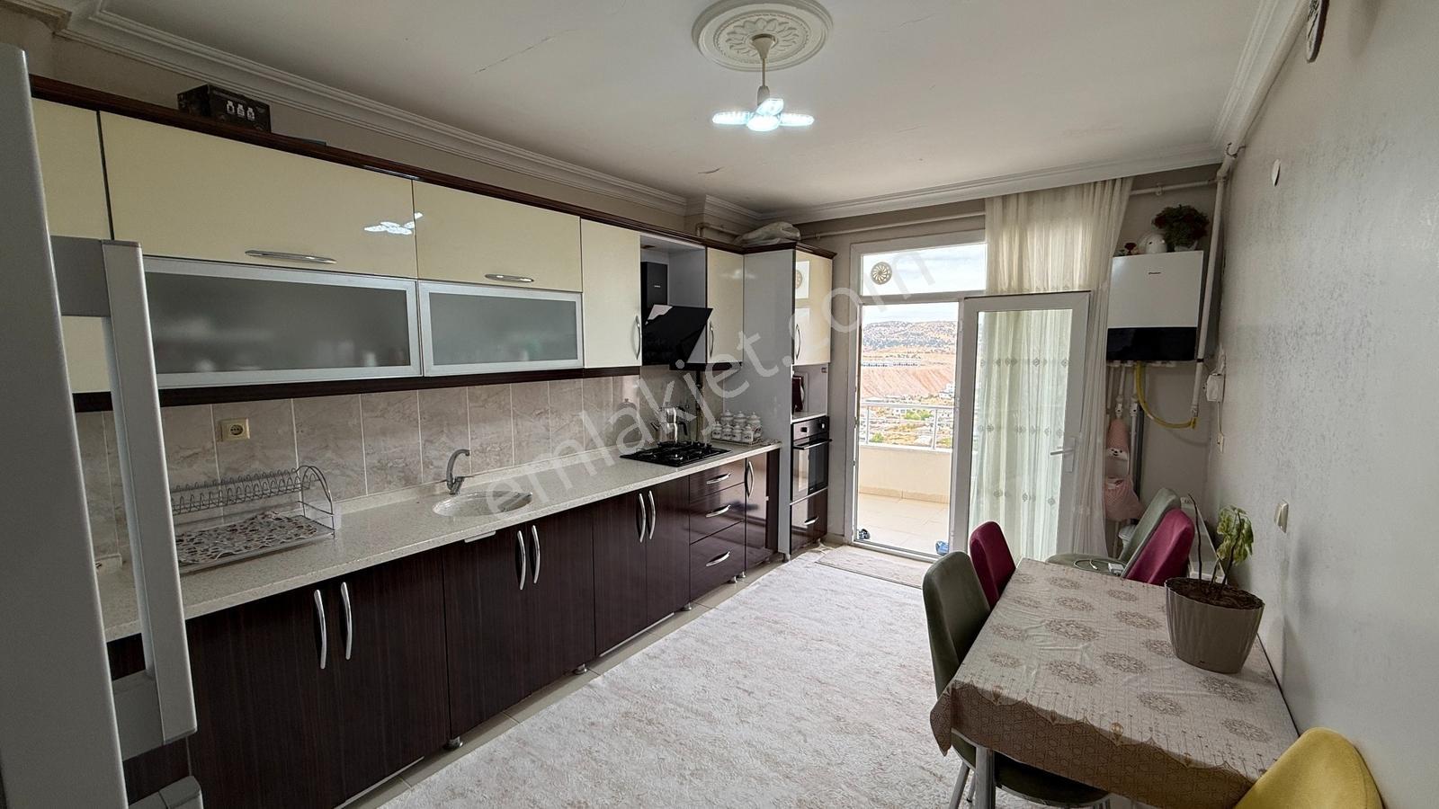 Hastane Yanı Aile Sitesinde Satılık 3+1 Daire İsbay Emlak'ta — fotoğraf 11