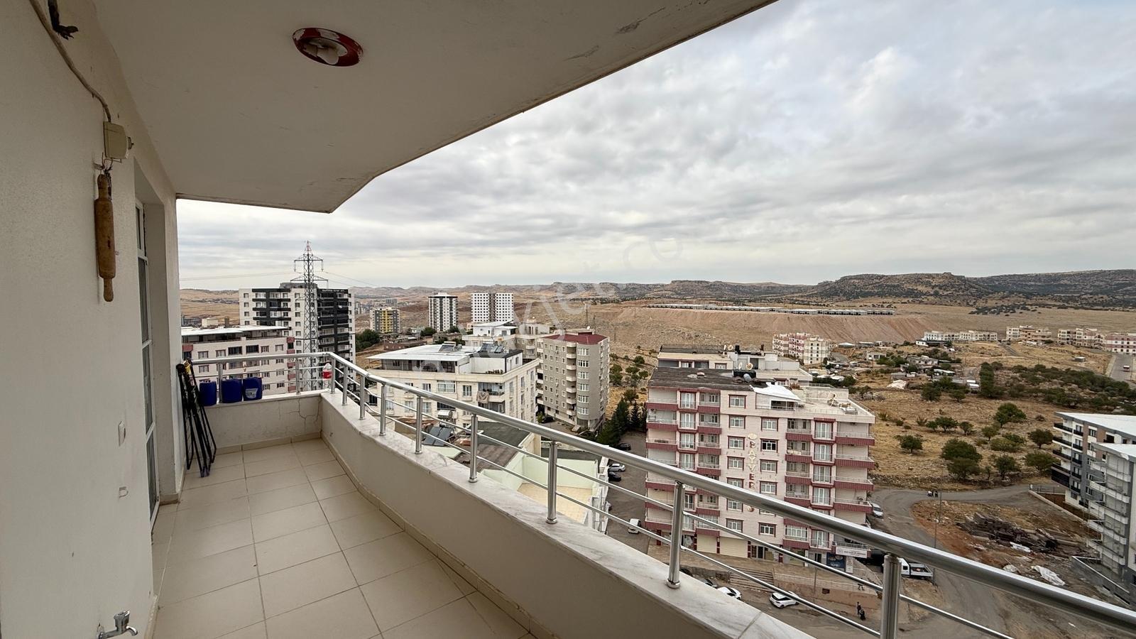 Hastane Yanı Aile Sitesinde Satılık 3+1 Daire İsbay Emlak'ta — fotoğraf 16