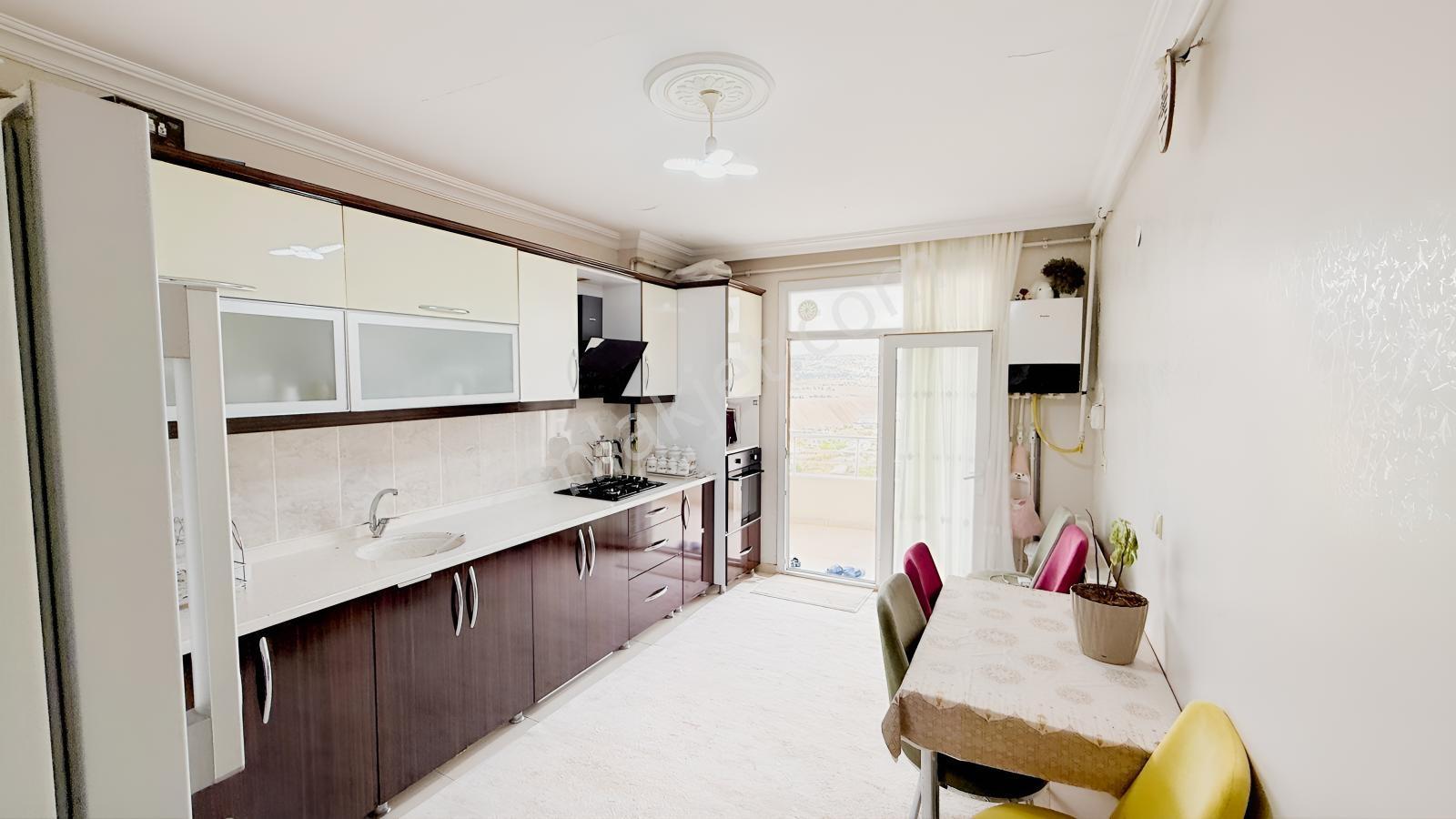 Hastane Yanı Aile Sitesinde Satılık 3+1 Daire İsbay Emlak'ta — fotoğraf 22
