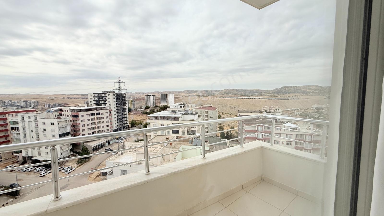 Hastane Yanı Aile Sitesinde Satılık 3+1 Daire İsbay Emlak'ta — fotoğraf 32