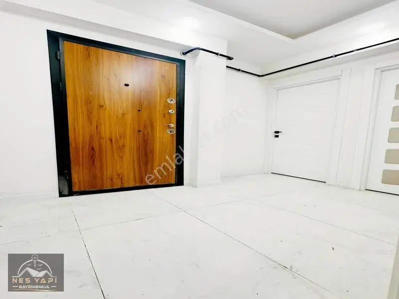Metrobüse 5 Dk Sıfır İskanlı Arakat Daire!! — fotoğraf 29