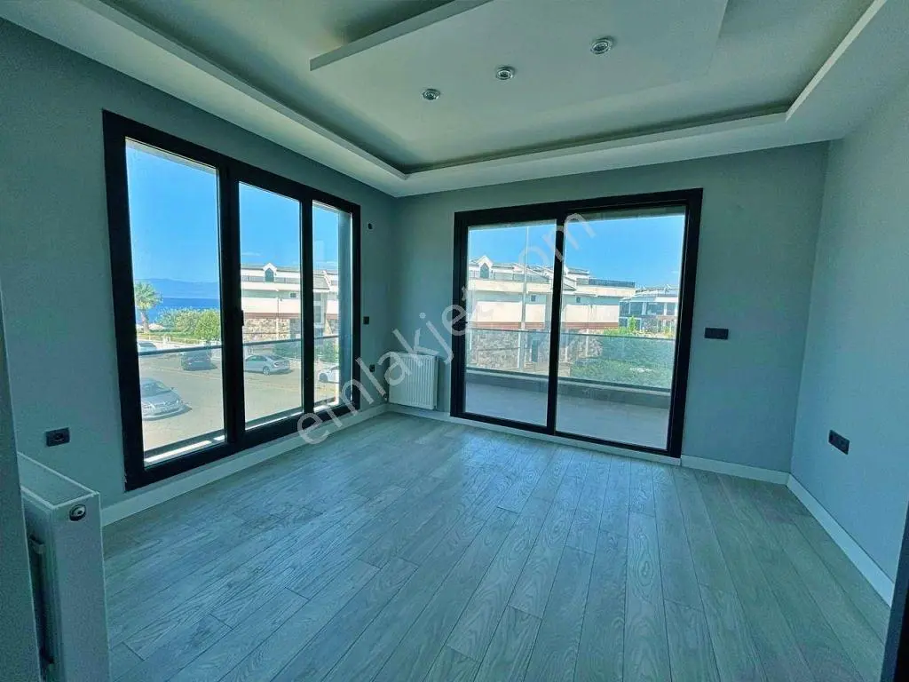 Uytundan Pelitköyde Denize Sıfır Havuzlu Sitede 2+1 Son Dubleks! — fotoğraf 5