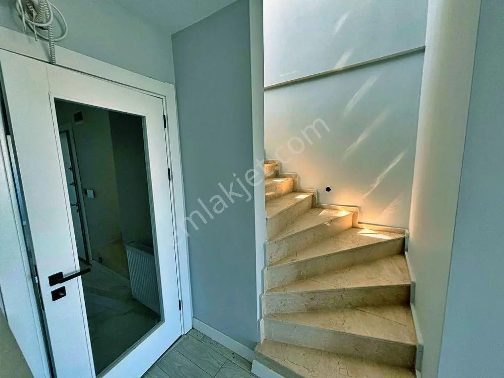 Uytundan Pelitköyde Denize Sıfır Havuzlu Sitede 2+1 Son Dubleks! — fotoğraf 9