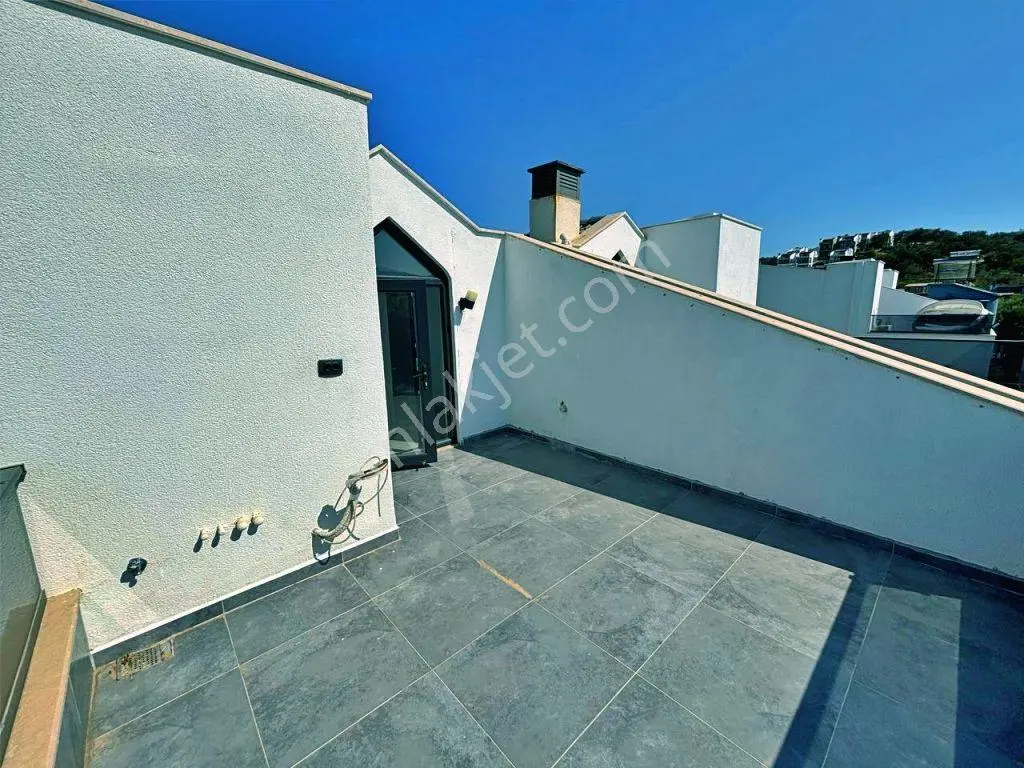 Uytundan Pelitköyde Denize Sıfır Havuzlu Sitede 2+1 Son Dubleks! — fotoğraf 21