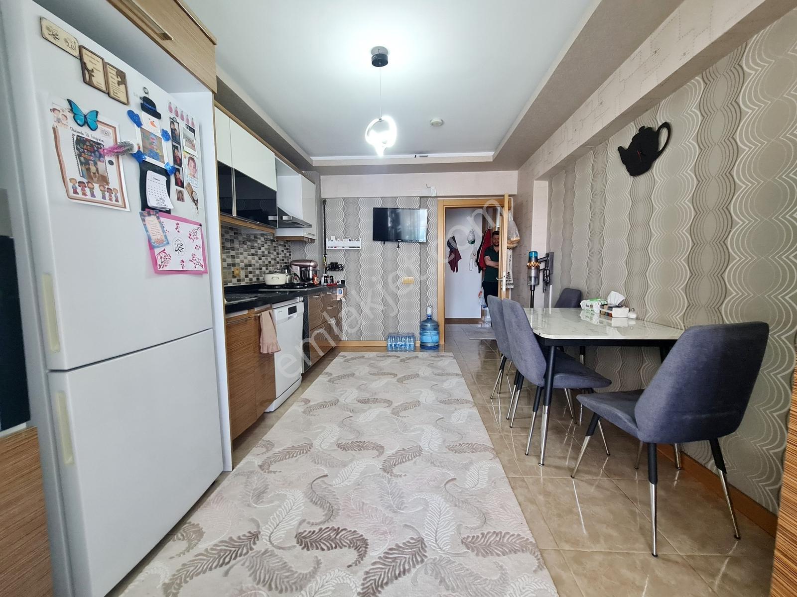 Ahimesut Mh.sitesi İçerisinde Ebeveyn Banyo Ve Giyinme Odalı 3+1 — fotoğraf 3