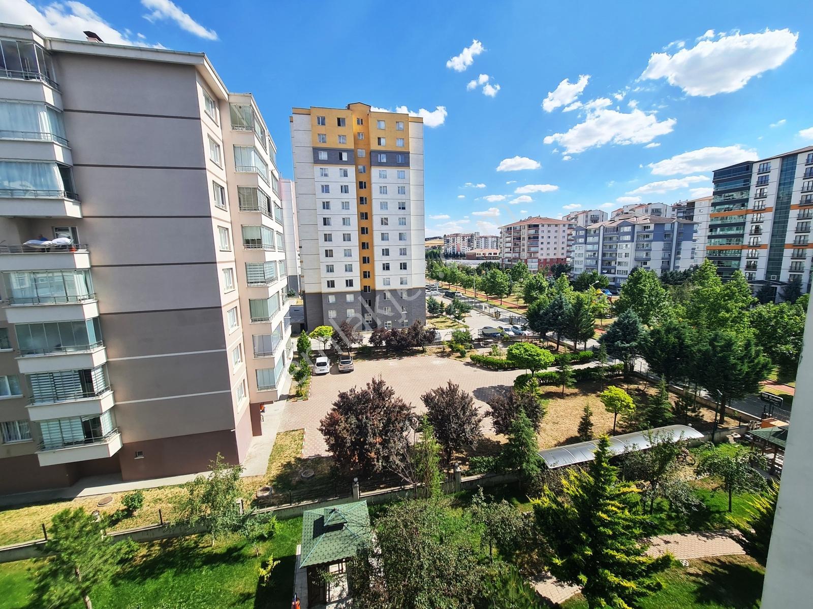 Ahimesut Mh.sitesi İçerisinde Ebeveyn Banyo Ve Giyinme Odalı 3+1 — fotoğraf 27