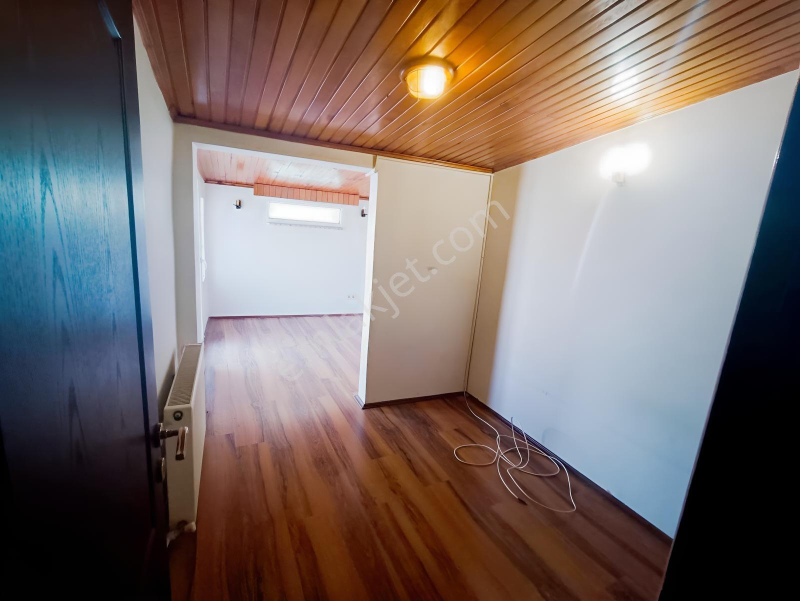 İçerenköy'de Satılık 5+1 Dubleks Daire — fotoğraf 18