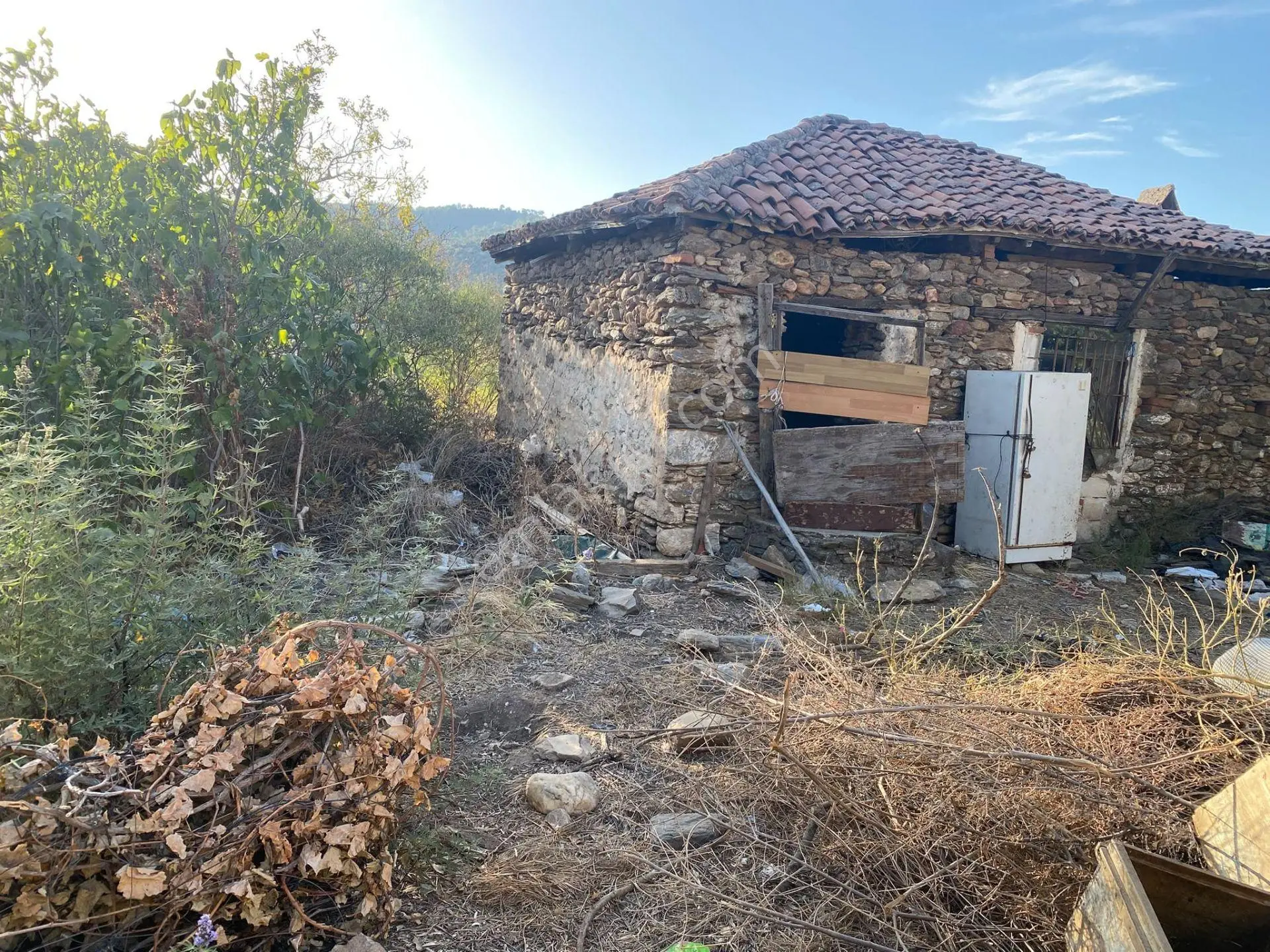 Muğla Milas Karşıyaka Mah. İçinde Kagir Evi Bulunan Satılık Müstakil Bahçeli Ev — fotoğraf 2