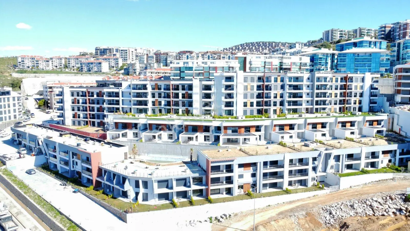 Kuşadasında Deniz Manzaralı 3+1 Kapalı Mutfaklı Daireler — fotoğraf 26