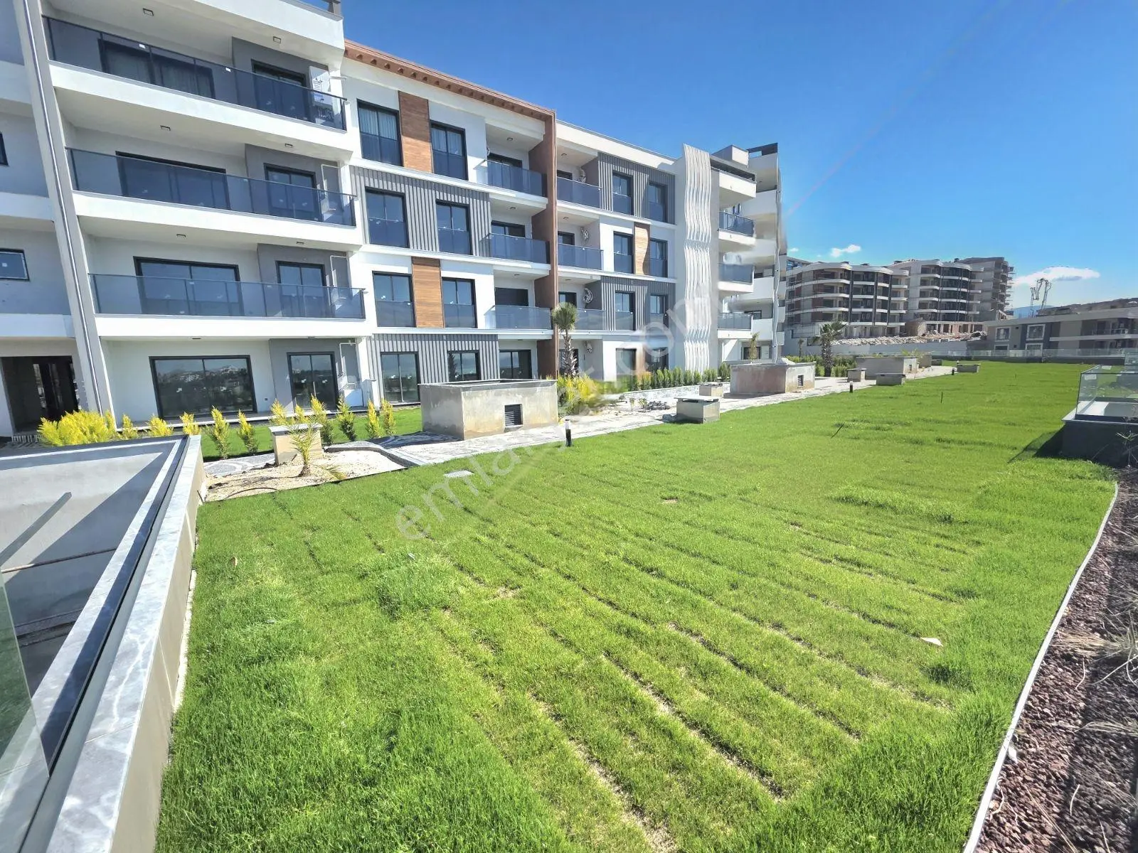 Kuşadasında Deniz Manzaralı 3+1 Kapalı Mutfaklı Daireler — fotoğraf 31