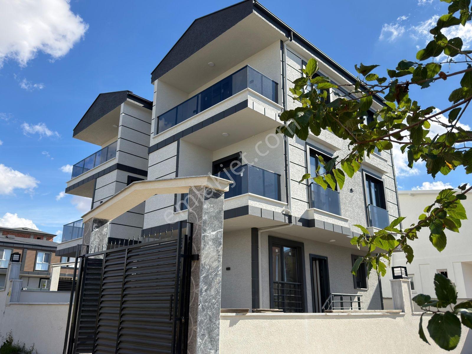 Kartallar-merkezi Konum Büyük Bahçeli Geniş Ve Ferah Odalı Villa — fotoğraf 3