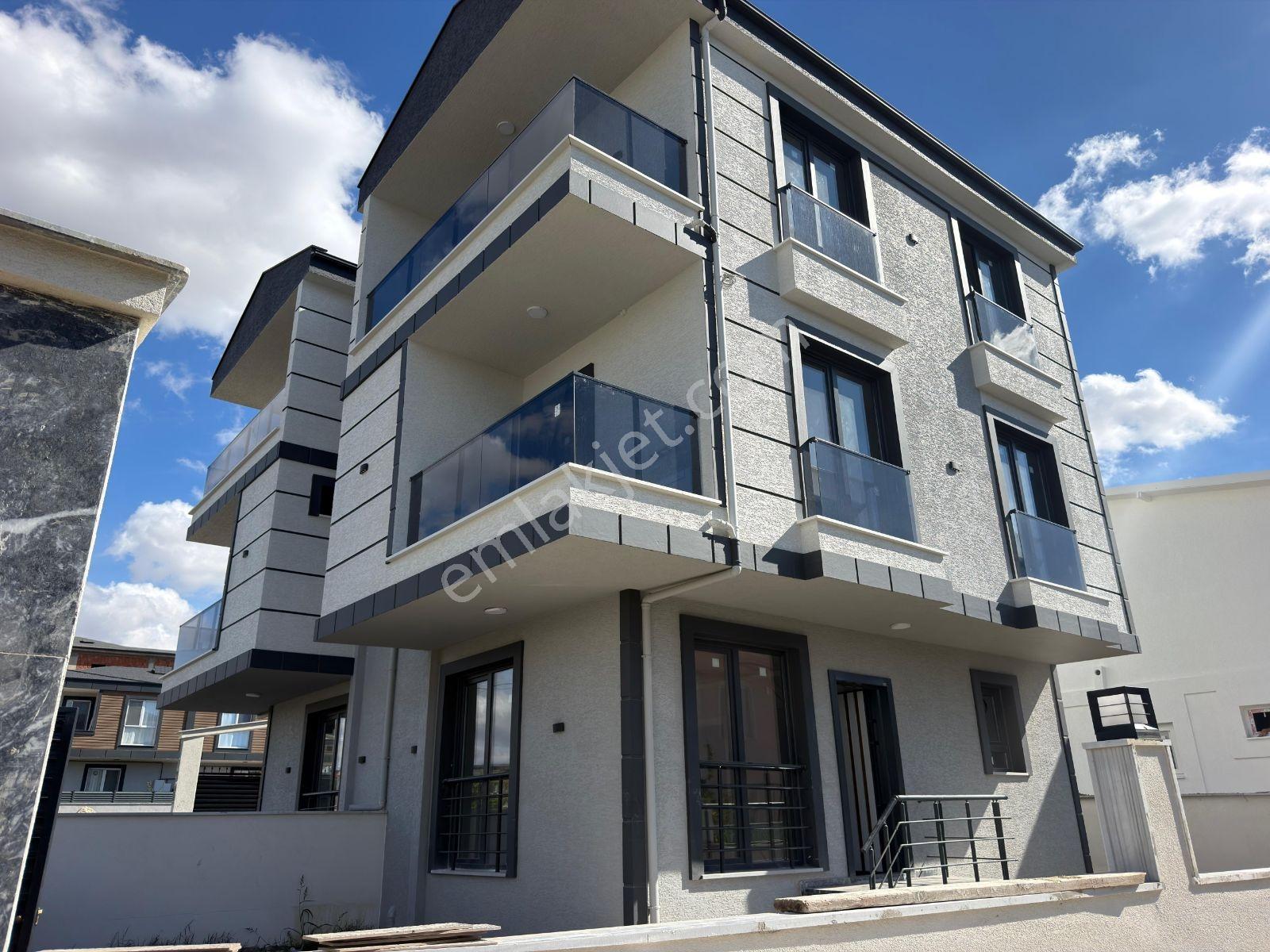 Kartallar-merkezi Konum Büyük Bahçeli Geniş Ve Ferah Odalı Villa — fotoğraf 4