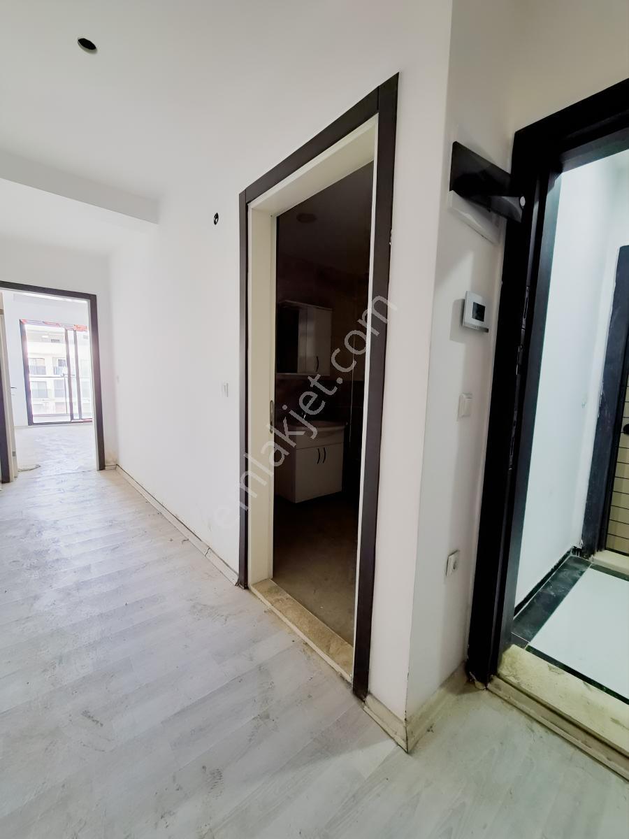 Kuşadası Davutlar Merkezde Cadde Üzeri Satılık.2+1 Ara Kat Daire — fotoğraf 9