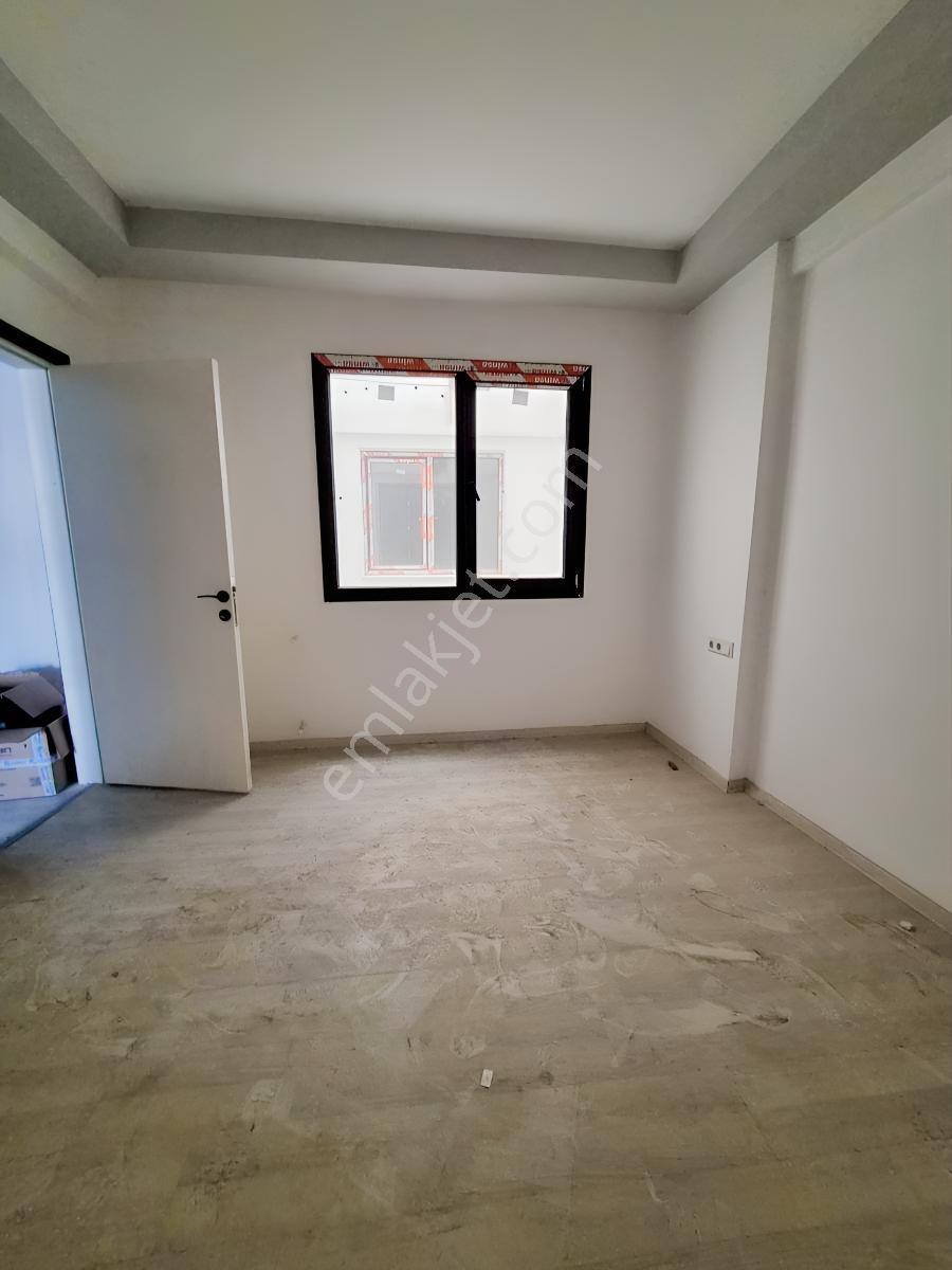 Kuşadası Davutlar Merkezde Cadde Üzeri Satılık.2+1 Ara Kat Daire — fotoğraf 10