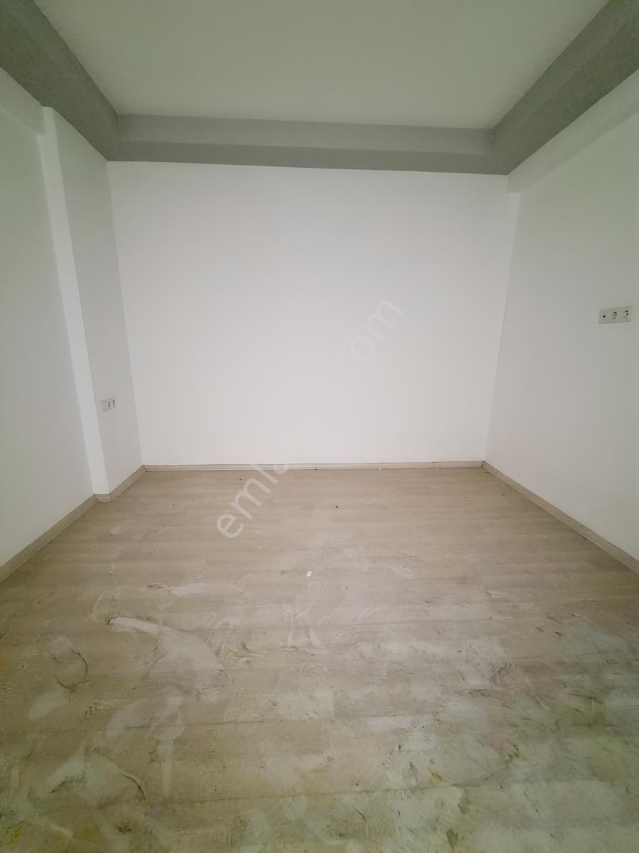 Kuşadası Davutlar Merkezde Cadde Üzeri Satılık.2+1 Ara Kat Daire — fotoğraf 12