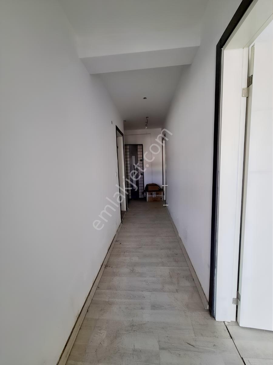 Kuşadası Davutlar Merkezde Cadde Üzeri Satılık.2+1 Ara Kat Daire — fotoğraf 15