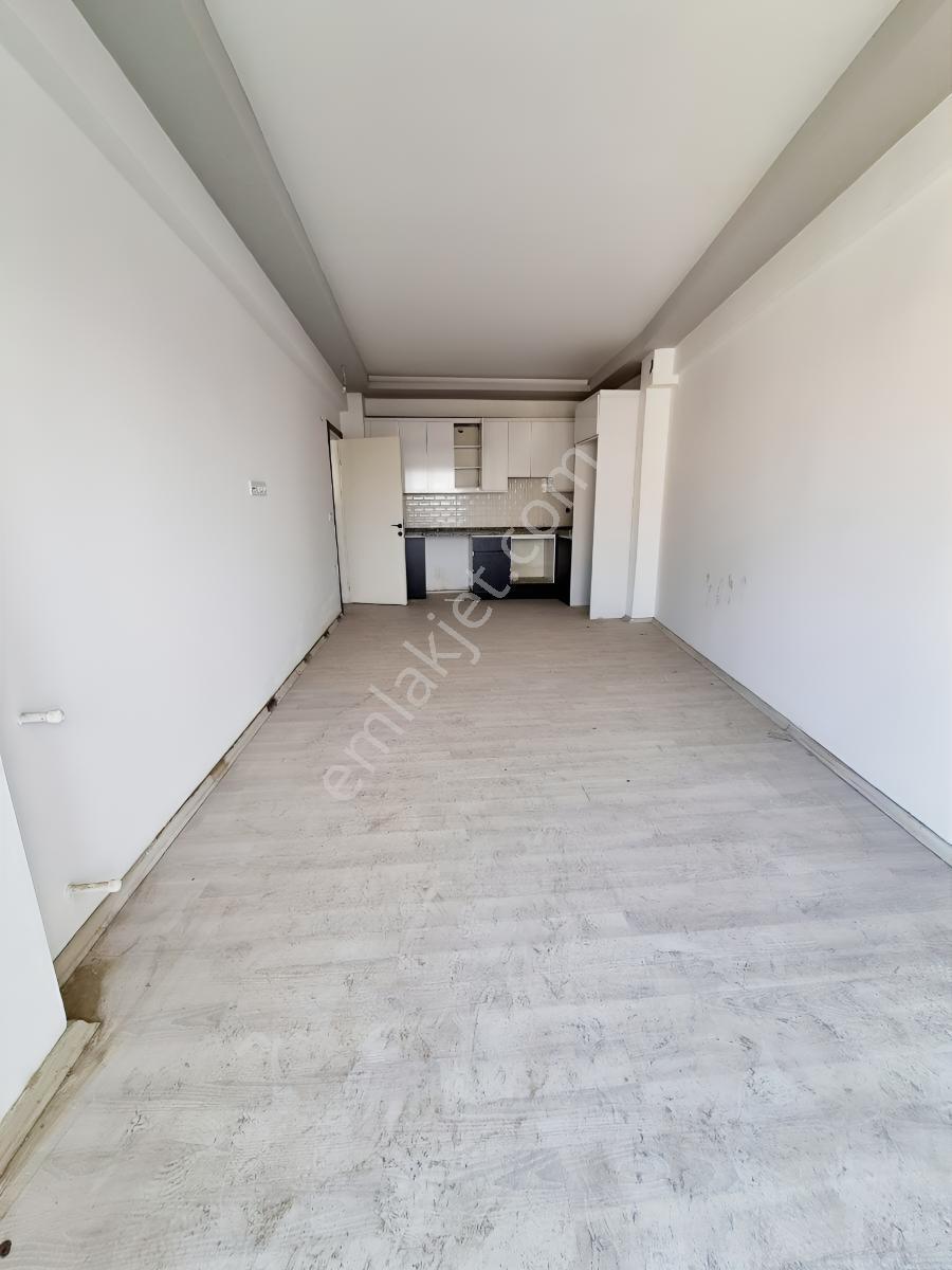 Kuşadası Davutlar Merkezde Cadde Üzeri Satılık.2+1 Ara Kat Daire — fotoğraf 18