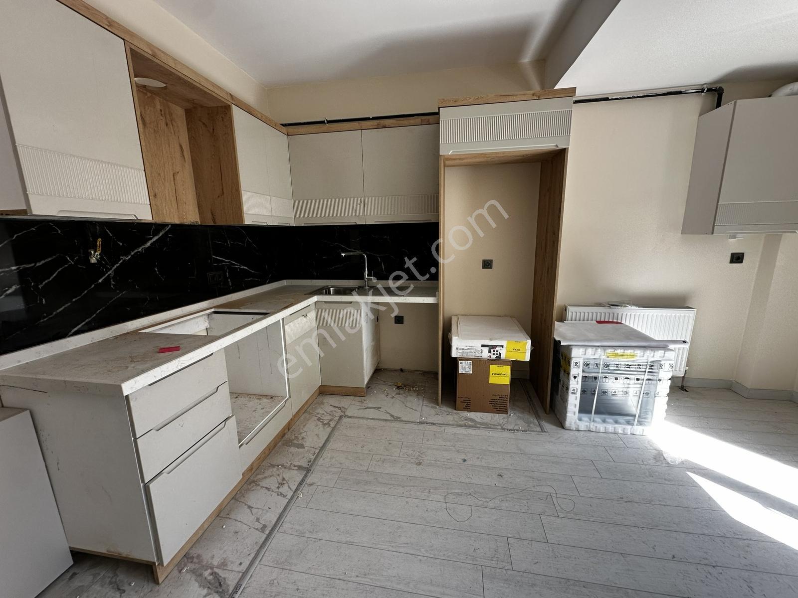 Tamiş'den Küçükyalı Marmaraya Çok Yakın Sıfır Ön Cephe 1.kat 1+1 — fotoğraf 3
