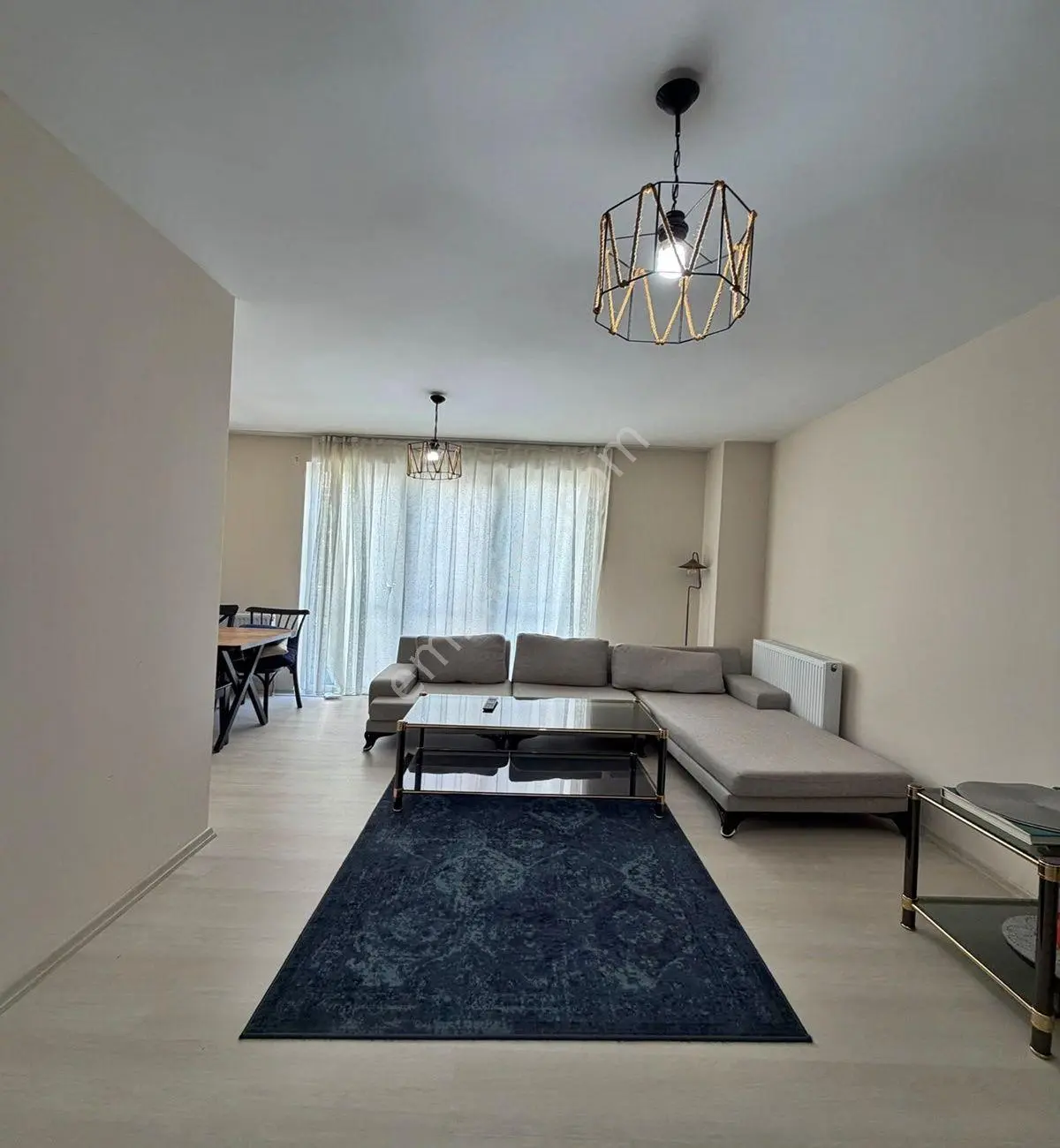 Kod 5459 Hürriyet Mah. Merkezi Konumda Eşyalı 2+1 Satılık — fotoğraf 2