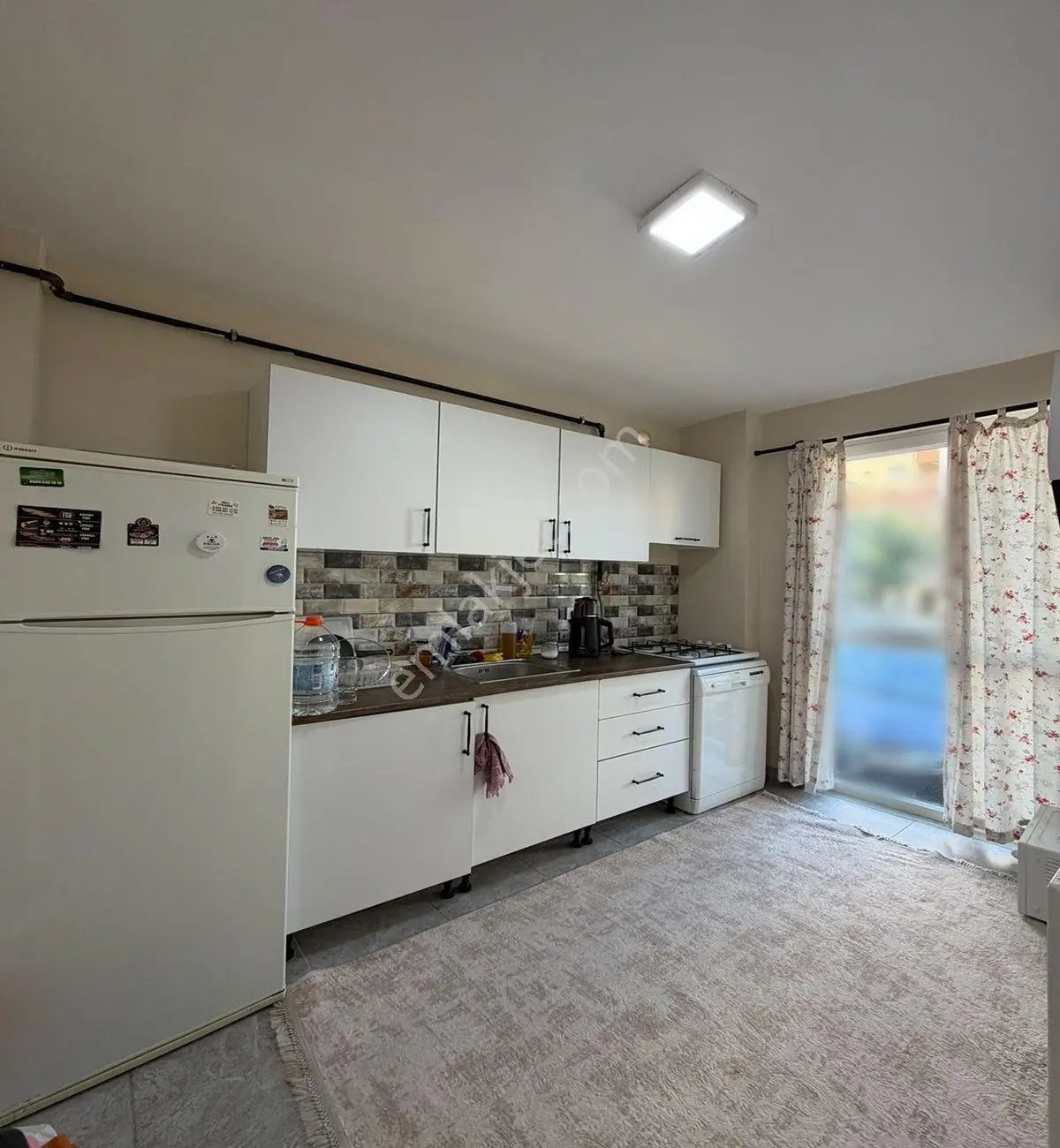 Kod 5459 Hürriyet Mah. Merkezi Konumda Eşyalı 2+1 Satılık — fotoğraf 5