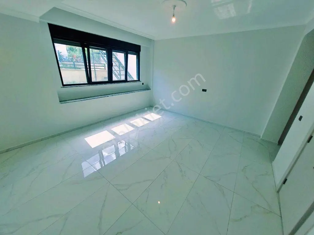 Uytundan Gürede Müstakil Gibi Denize 300 Metre 4+1 Bahçedubleksi — fotoğraf 13