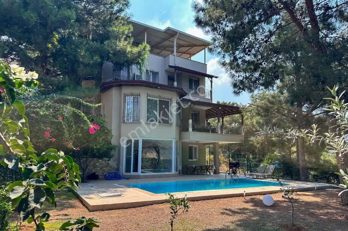 Doğanın İçinde Huzurlu Yaşam | Petek Sitesi Özel Havuzlu Villa