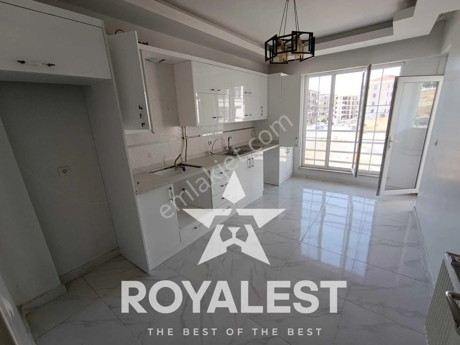 Royalest'ten Manzaralı Süper Konumda Bakımlı 3+1 — fotoğraf 2