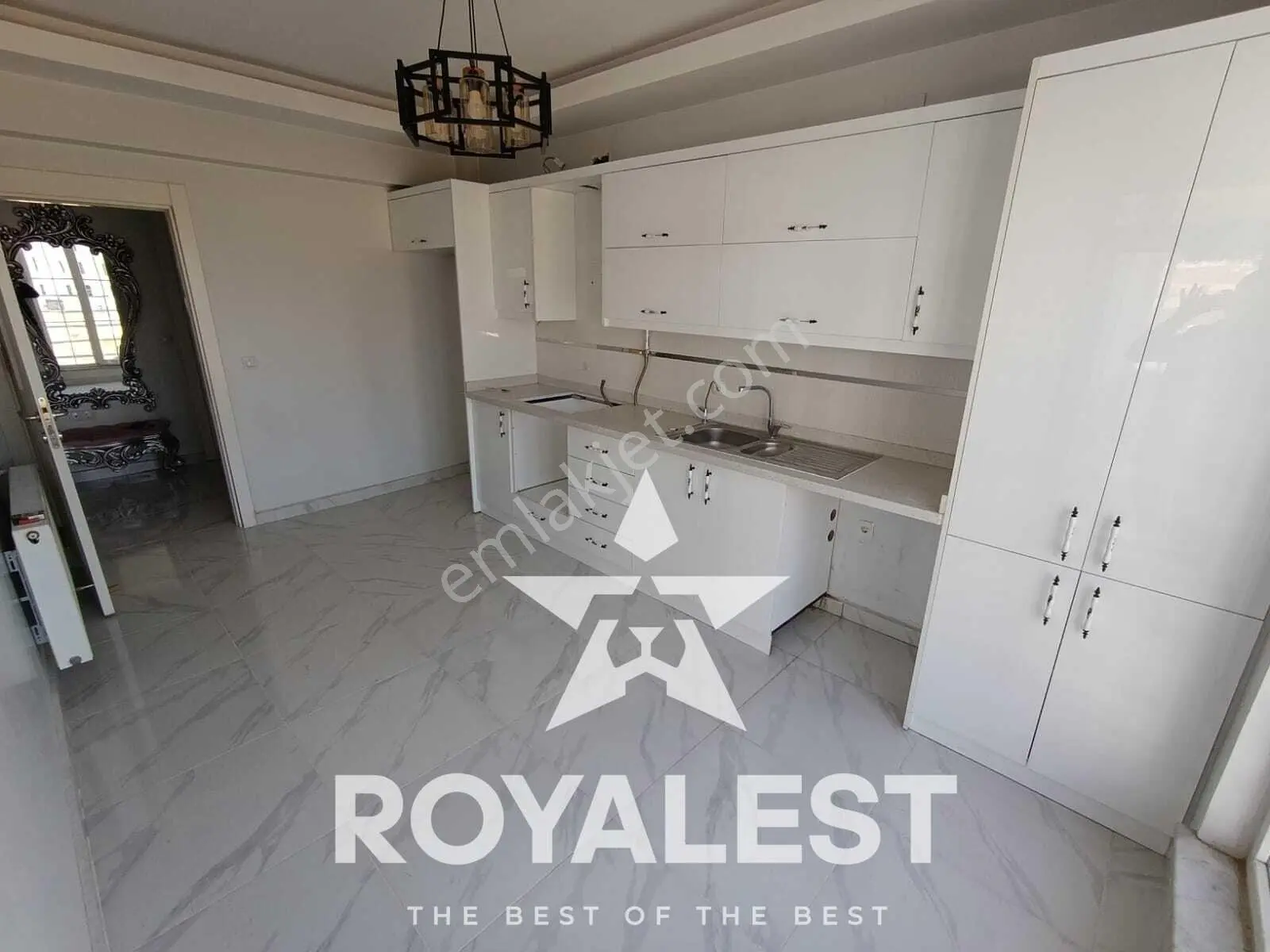 Royalest'ten Manzaralı Süper Konumda Bakımlı 3+1 — fotoğraf 3