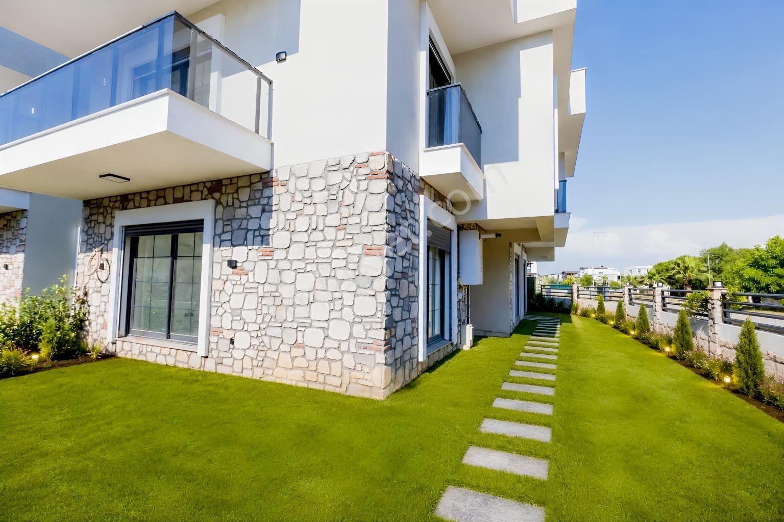Menderes Coldwell Banker Poyrazdan Köşe Konum Lüks 4+1 Villa