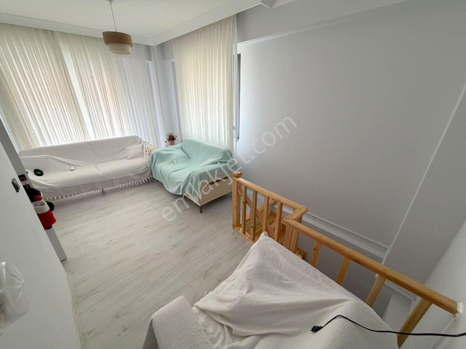 Mertcan'dan Hamidiye Mah. İskanlı Ters Dubleks Ayrı Mutfaklı 1+1 — fotoğraf 2