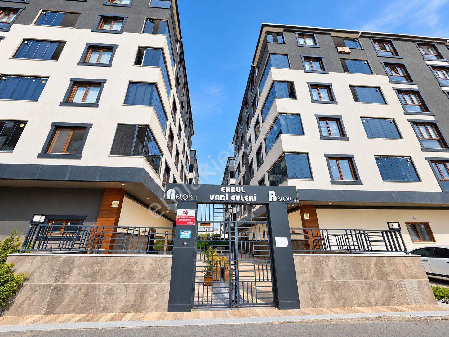 Re/max Land’den Çerkezköy Kızılpınar Gültepe Erkul Sitesi’nde Satılık 3+1 Daire — fotoğraf 2