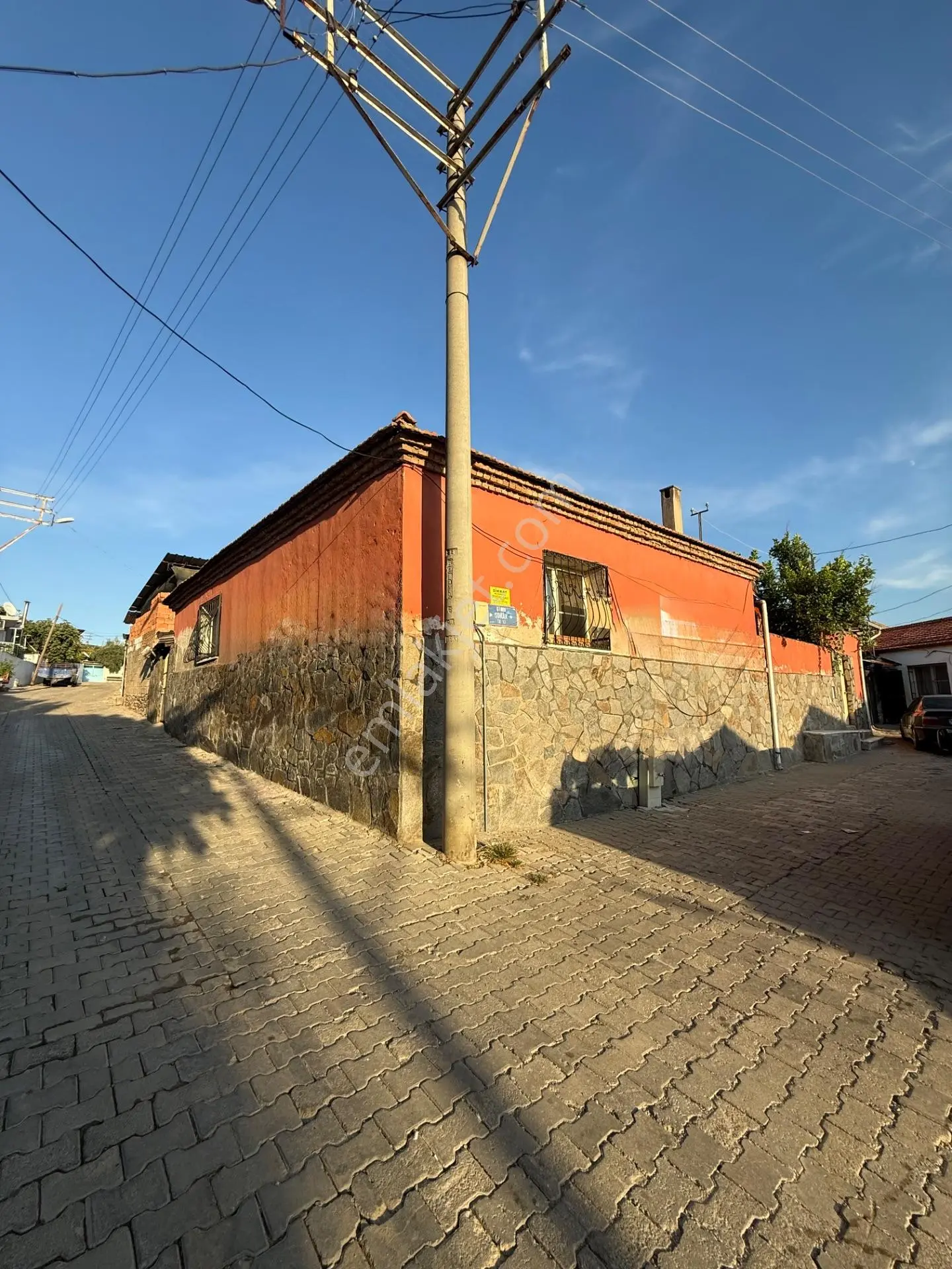 Kuyucak Merkezde Uygun Fiyatlı Geniş Bahçeli Müstakil Ev! — fotoğraf 2