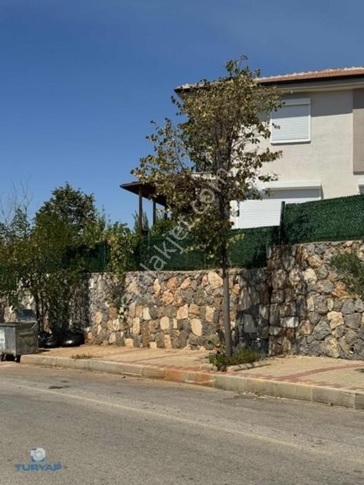 Güzelbahçede Deniz Manzaralı, Bahçeli Satılık Villa — fotoğraf 3