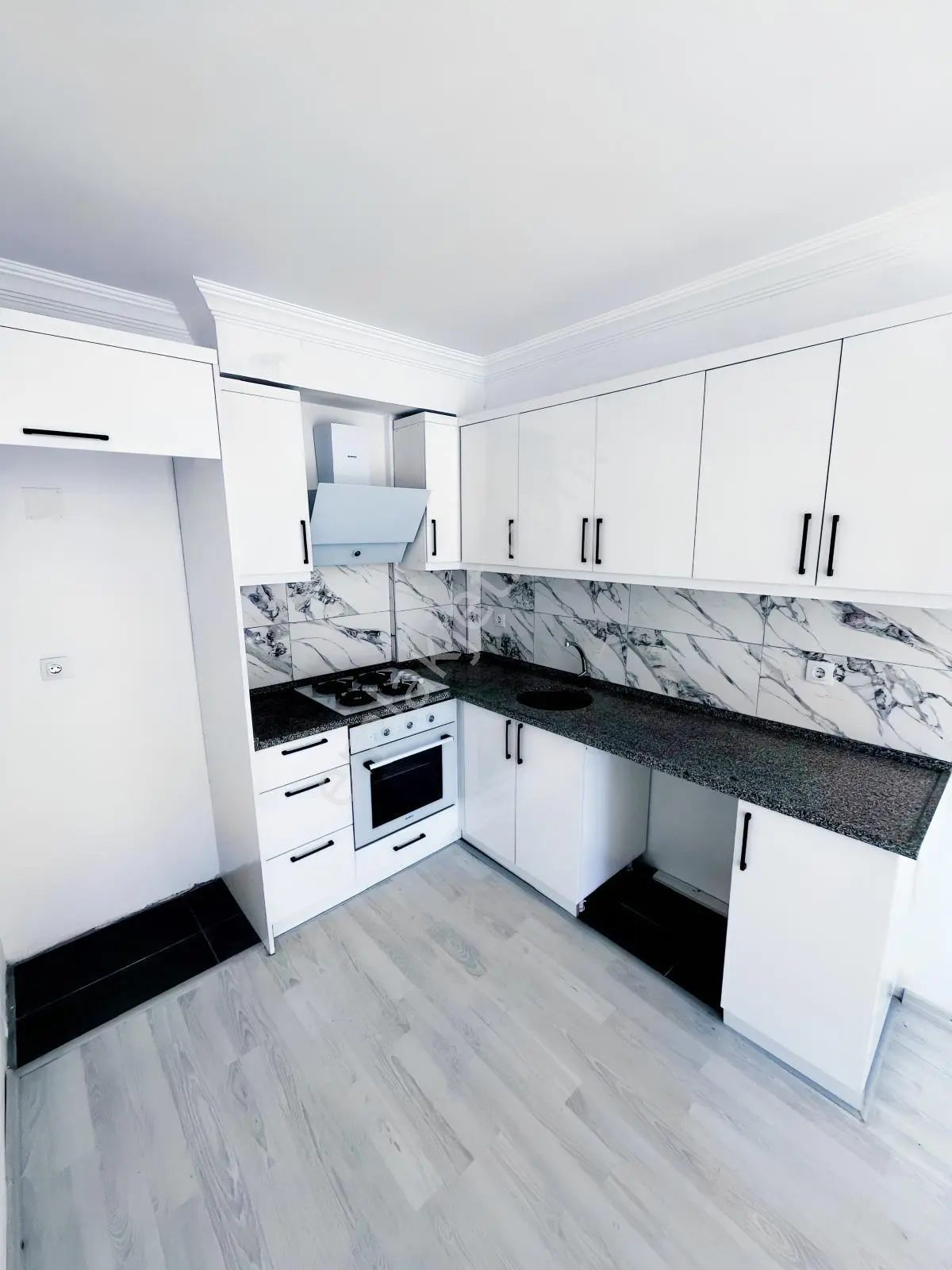 Stoptan Çamköyde Ortak Havuzlu Satılık 1+1 Daire — fotoğraf 3