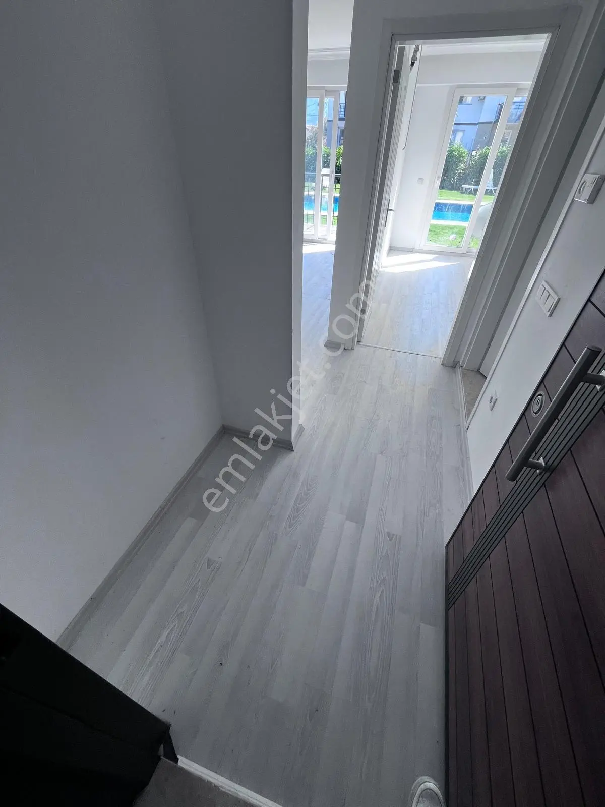 Stoptan Çamköyde Ortak Havuzlu Satılık 1+1 Daire — fotoğraf 5