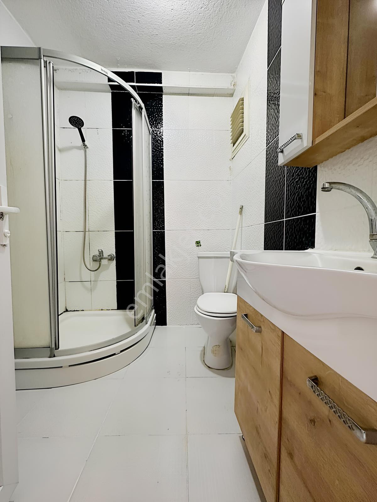 Az-er Yapıdan Merkezi Konumda Ara Kat 2+1 İskanlı Kombili Daire — fotoğraf 18