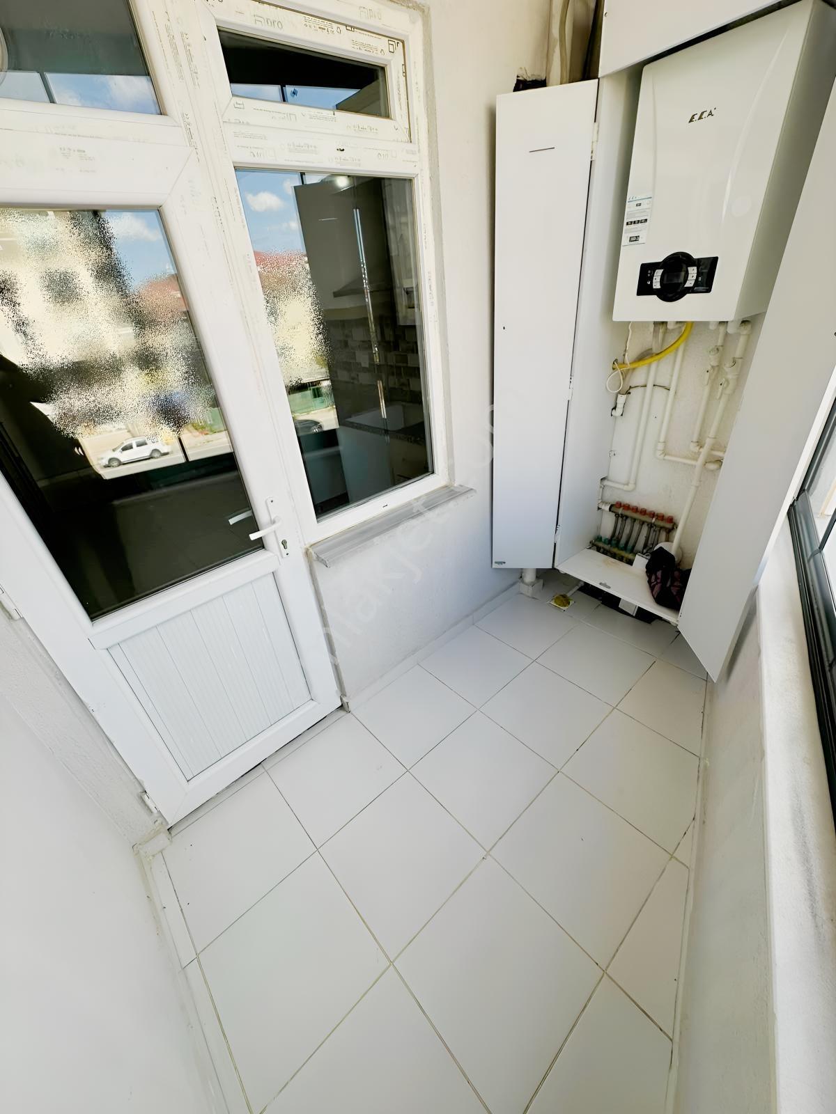 Az-er Yapıdan Merkezi Konumda Ara Kat 2+1 İskanlı Kombili Daire — fotoğraf 34