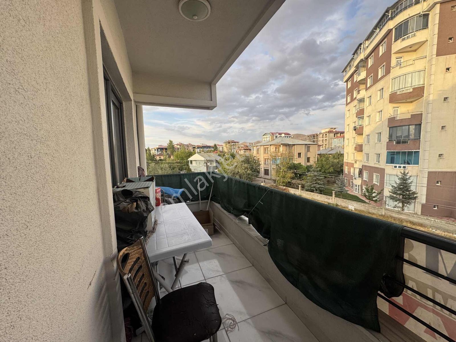 Terzioğlu Caddesinde Satılık 2+1 | Ara Kat | Açık Cephe — fotoğraf 17
