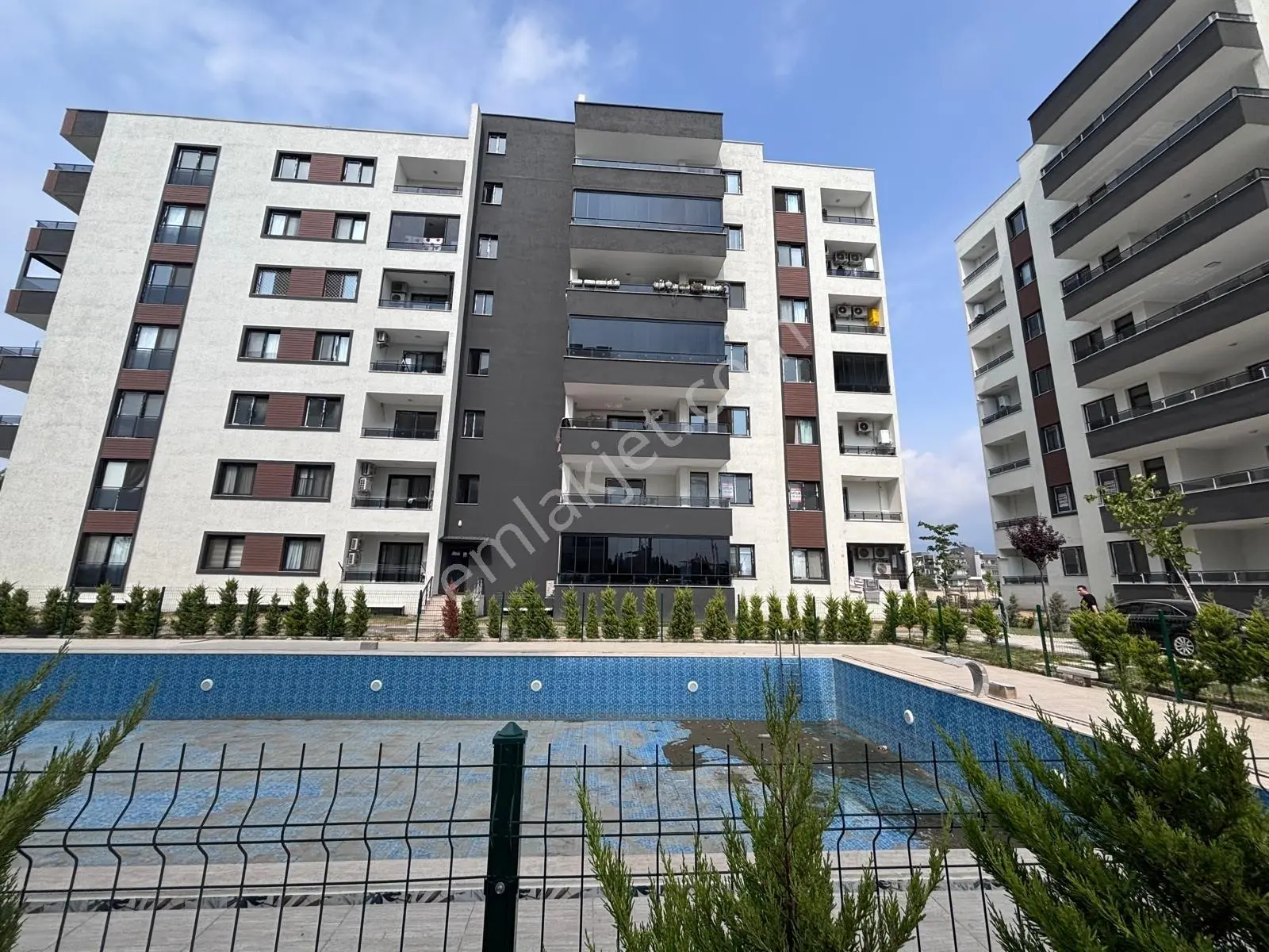 A Gayrimenkul'den Karaağaçta Havuzlu Sitede Manzaralı 3+1 Daire — fotoğraf 2